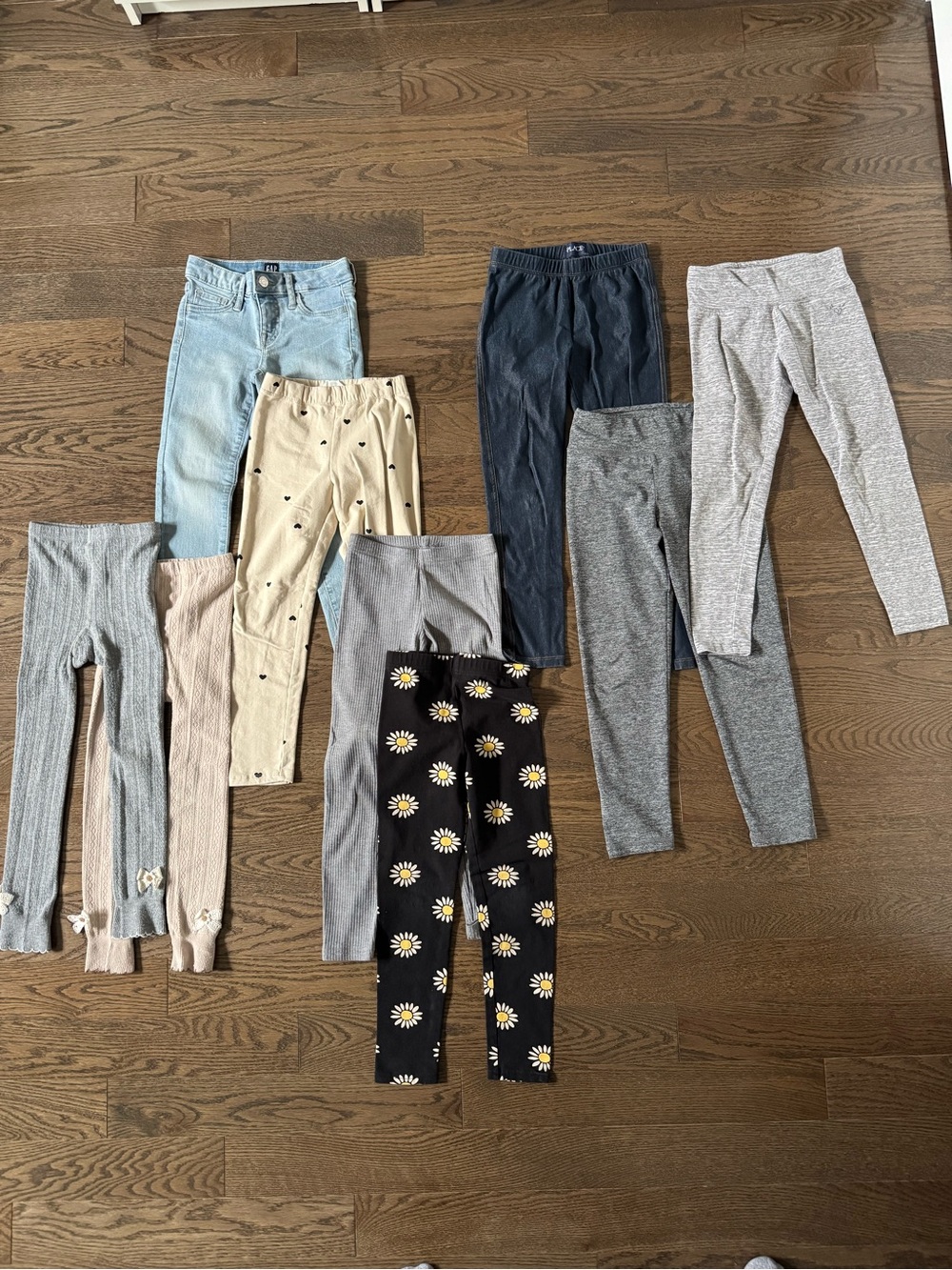 9 pairs of leggings NEW or lightly used